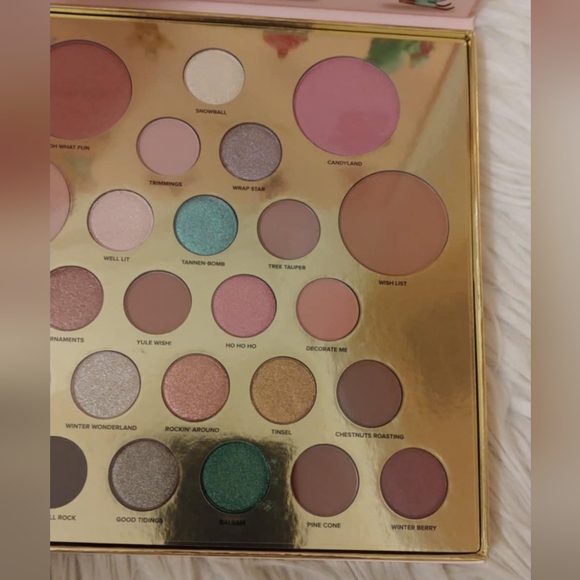 🎄FIRM! NWT TOO FACED MERRY MERRY MAKEUP FACE AND EYE PALETTE (LIMITED EDITION) - Picture 12 of 14